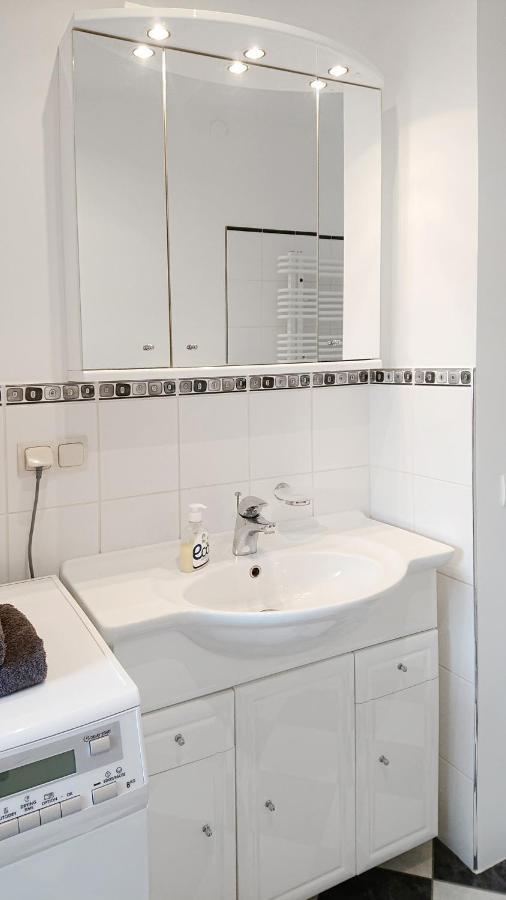 Riga City Center Quiet Apartment With Free Private Parking Eksteriør billede