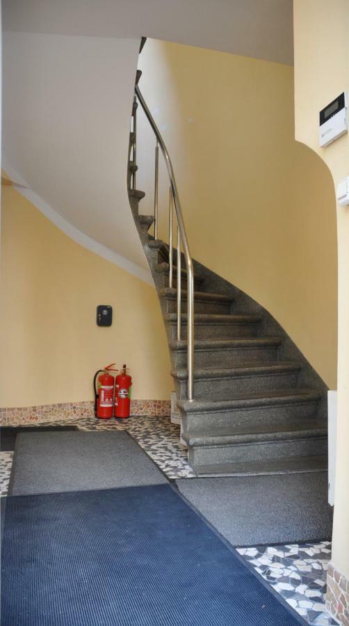 Riga City Center Quiet Apartment With Free Private Parking Eksteriør billede